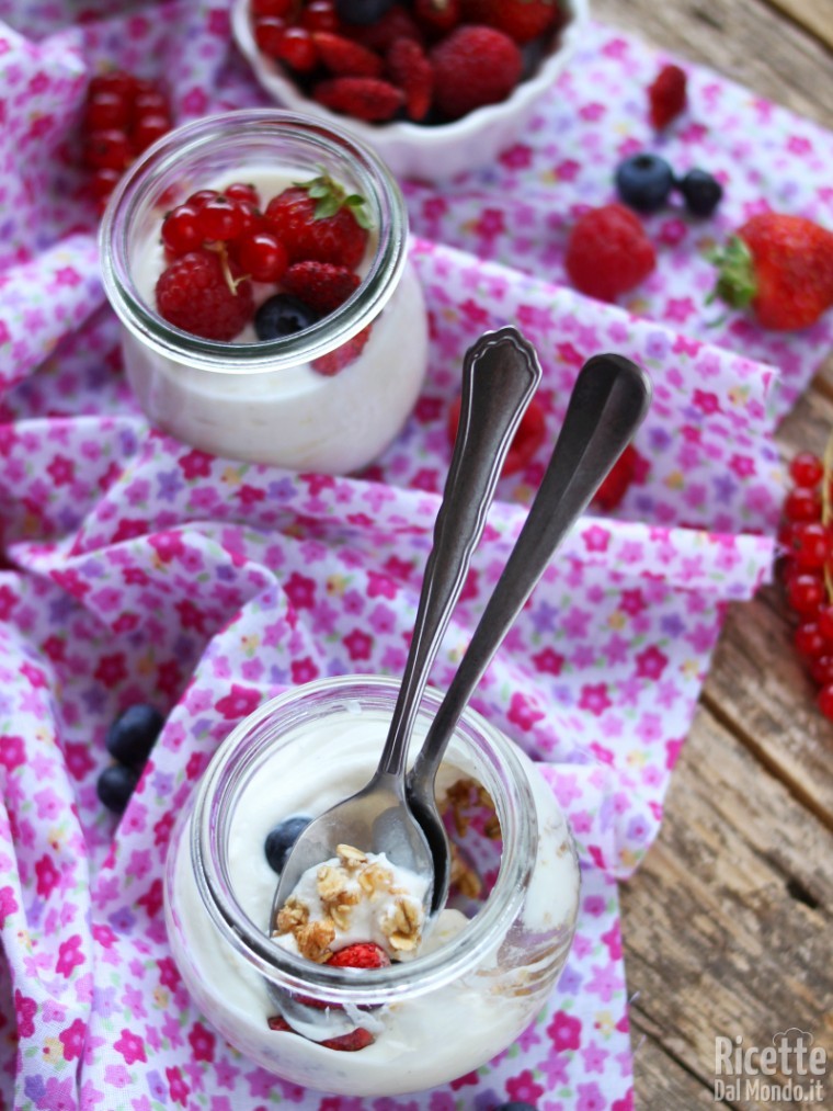 Come fare i vasetti con crema di ricotta e yogurt