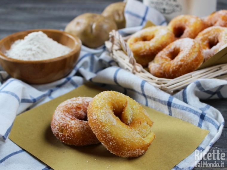 Servire le Zeppole di patate napoletane