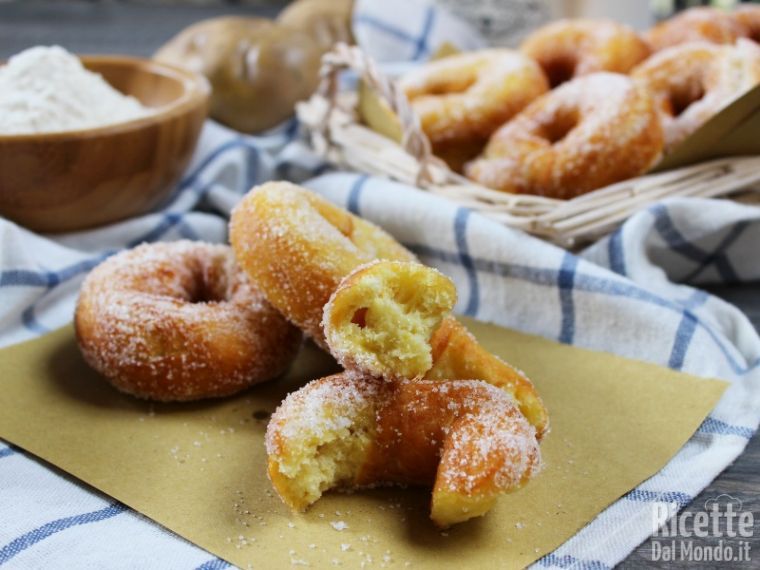 Servire le Zeppole di patate Bimby soffici