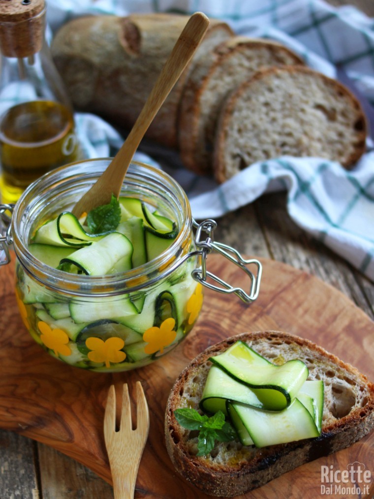 Ricetta zucchine marinate senza cottura