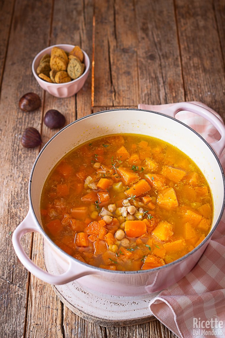 Ricetta zuppa di zucca, ceci e castagne