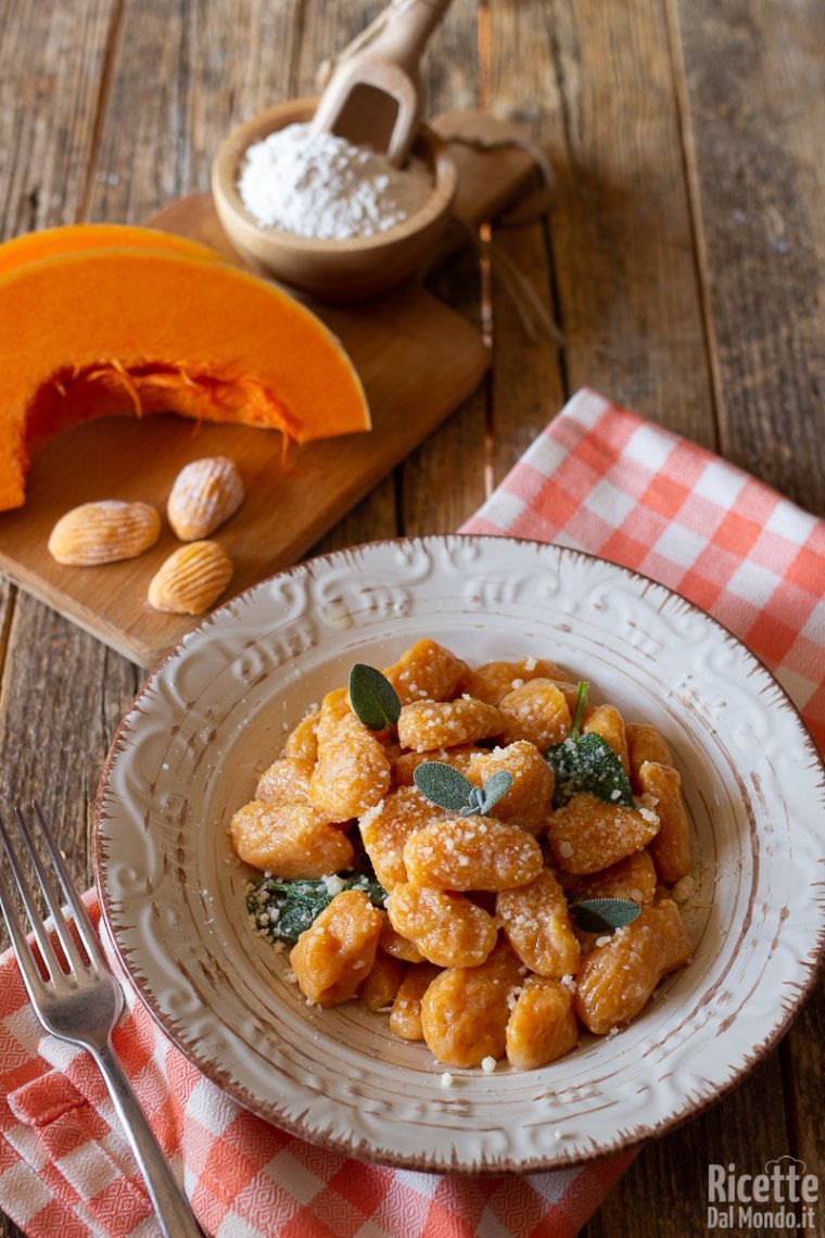 Come fare gli gnocchi di zucca con burro e salvia